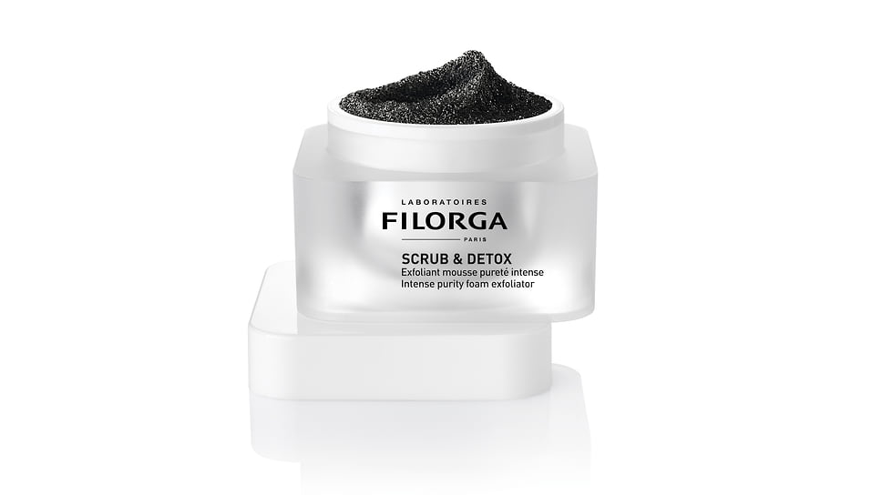 Filorga, пилинг-комплекс Scrub Detox с микросферами вулканического происхождения и папаином для обновления кожи и выравнивания ее рельефа.