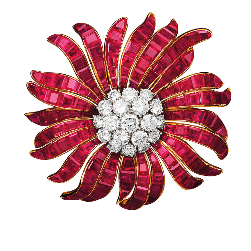 Van Cleef &amp; Arpels, брошь Daisy, платина, желтое золото, рубины, бриллианты, 1964 год