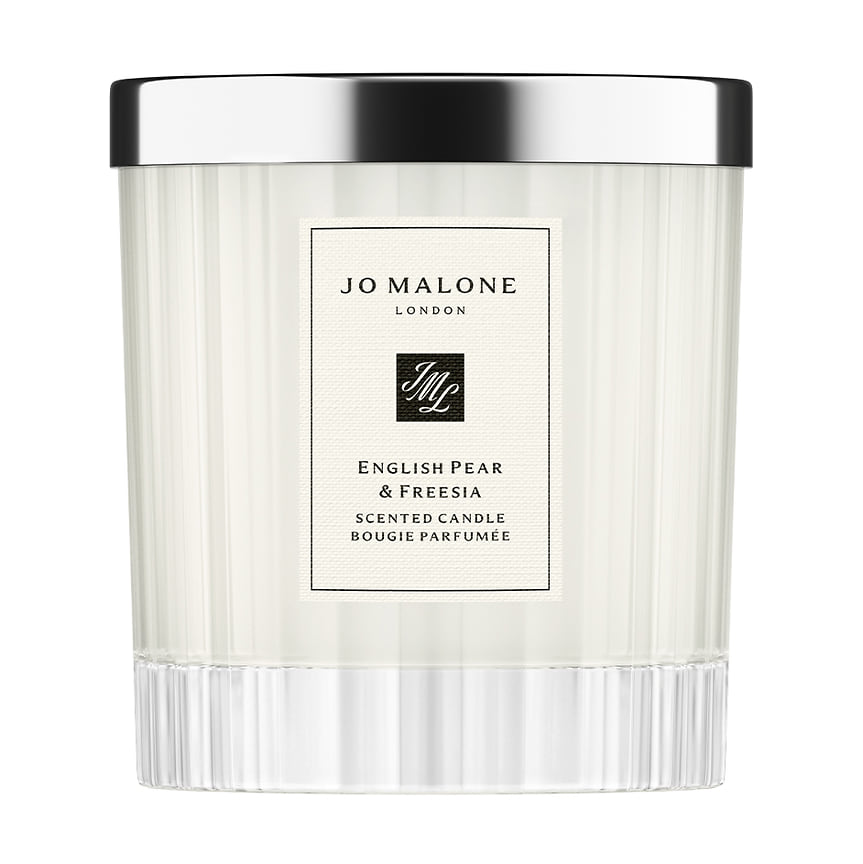 Jo Malone London, аромасвеча из коллекции English Pear &amp; Freesia. Ноты: груша, фрезии, амбра, пачули, древесина.