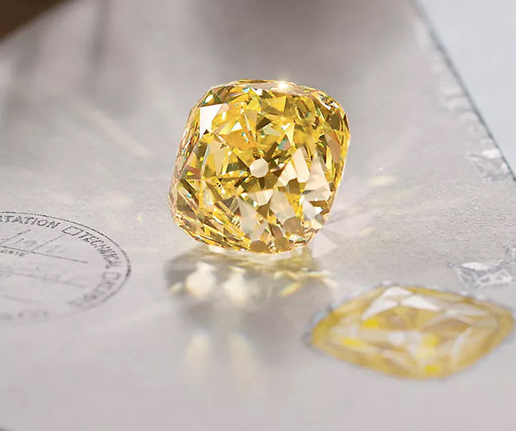 1878 год. Чарльз Льюис Тиффани купил желтый алмаз весом 287,42 карата, добытый на алмазных копях Кимберли в Южной Африке и назвал его «бриллиантом Tiffany». Сегодня этот один из крупнейших бриллиантов в мире находится на постоянной экспозиции во флагманском магазине компании на Пятой авеню