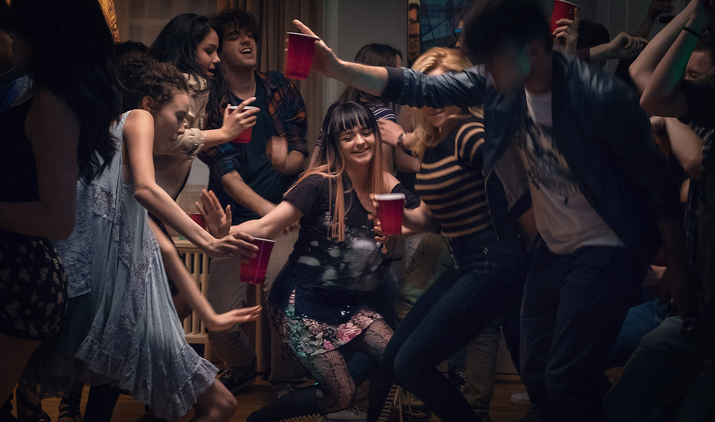 Мэйси Уильямс в молодежном ромкоме «30 безумных желаний», где она сыграла с Асой Баттерфилд, прославившемся после выхода сериала «Сексуальное воспитание» и Ниной Добрев из «Дневников вампира», 2018 год.

