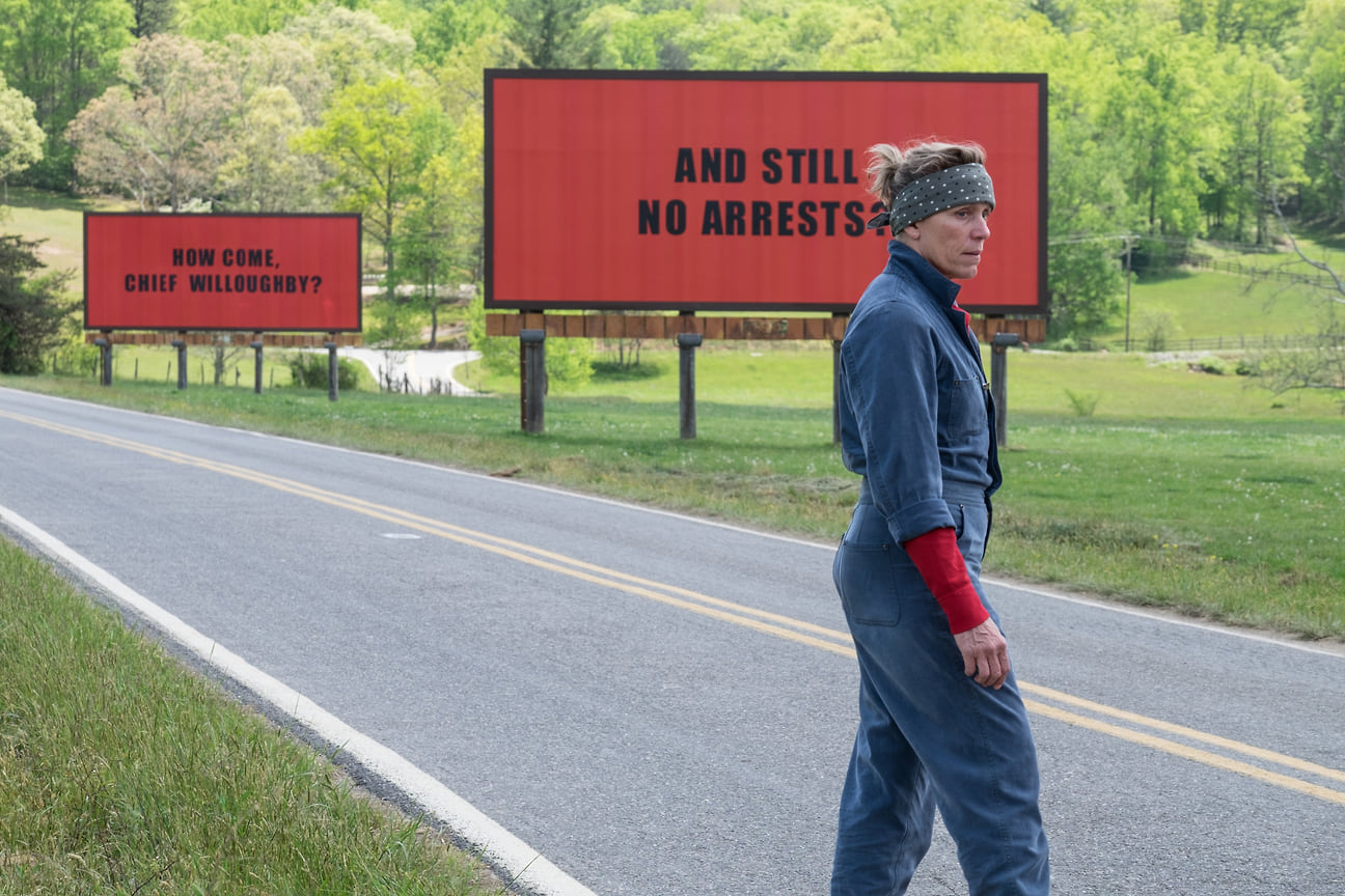 Кадр из фильма «Три билборда на границе Эббинга, Миссури», режиссер Мартин МакДона, 2017 год.