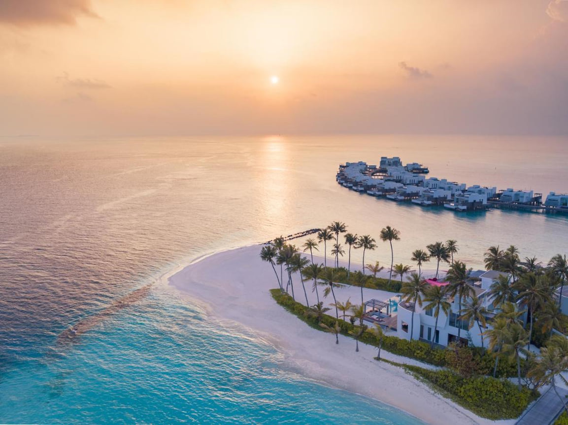 Вид на отель Jumeirah Maldives Olhahali Island