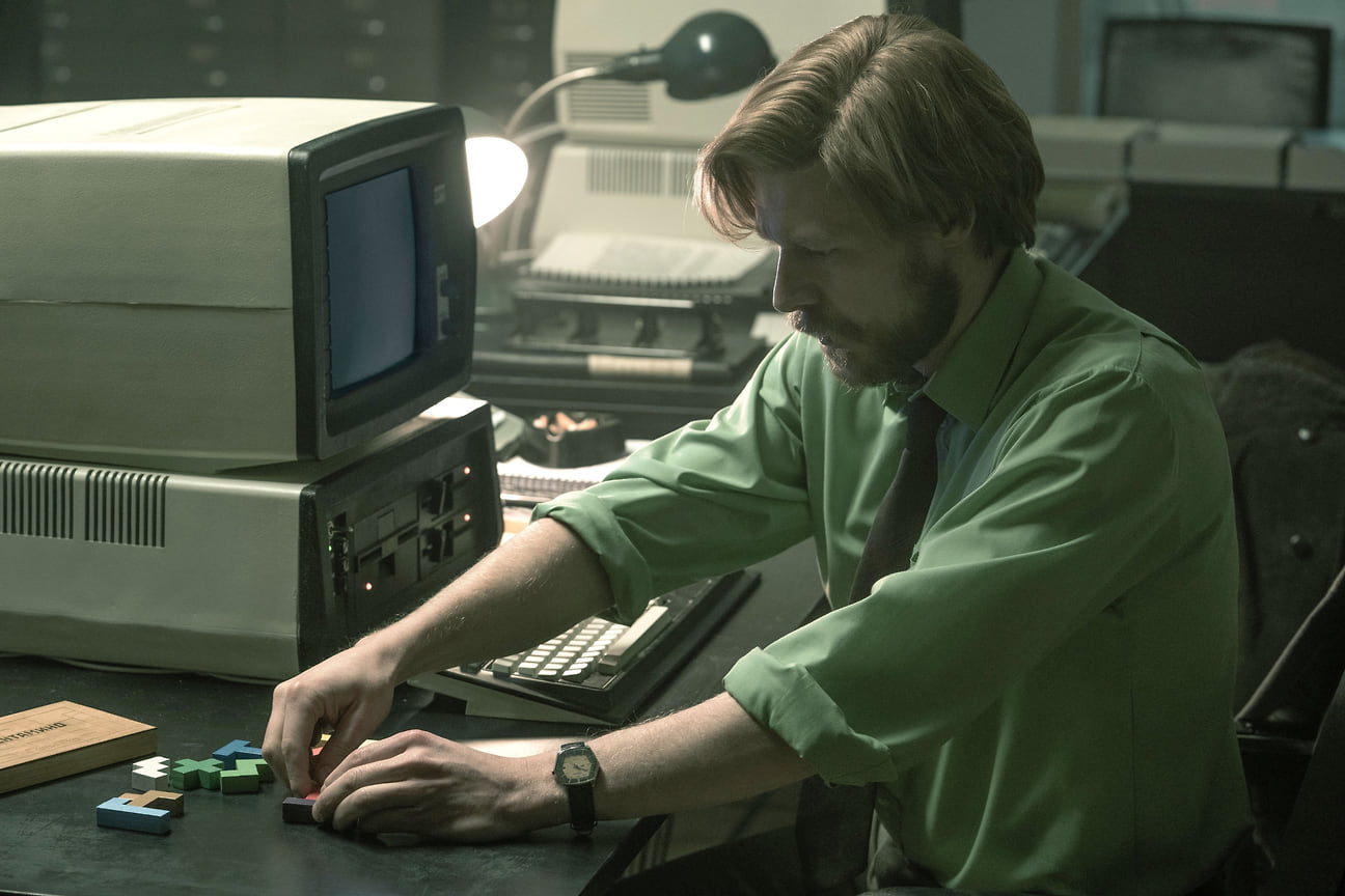 Самый громкий проект Ефремова на данный момент — фильм «Тетрис» (на фото), где он играл вместе с британцем Тэроном Эджертоном. Алексей Пажитнов, по словам Ефремова, остался доволен тем, как его сыграл актер