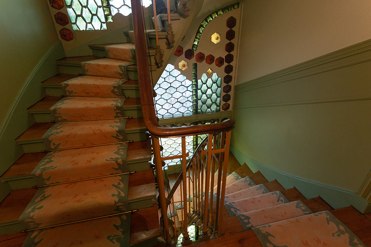 Лестница дома Кастель Беранже, архитектор Эктор Гимар, Париж, 1894-1898 гг