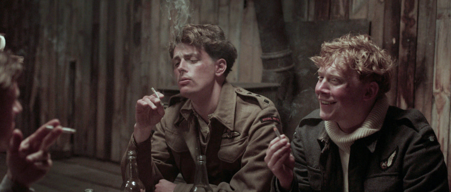 В 2012 году Руперт Гринт снялся в фильме «В белом плену» (кадр на фото) о Второй мировой войне. Несмотря на положительные отзывы критиков, фильм собрал невероятно маленькую сумму из-за ограниченного проката в кинотеатрах. Общие сборы составили $704.
