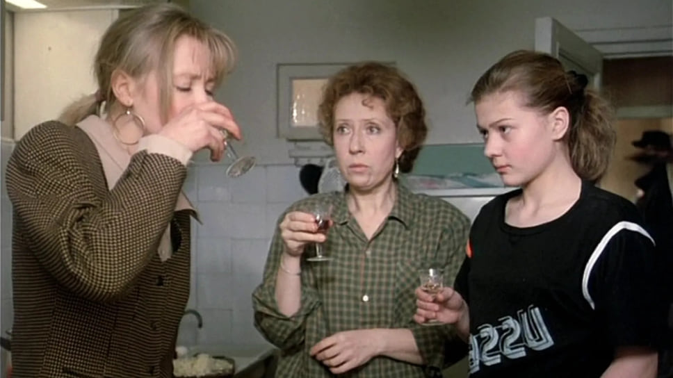 Мария Голубкина дебютировала в кино в 1990 году. Ее первым проектом был фильм Вячеслава Криштофовича «Ребро Адама» – актрисе тогда было 17 лет. На фото: Светлана Рябова, Инна Чурикова и Мария Голубкина.

