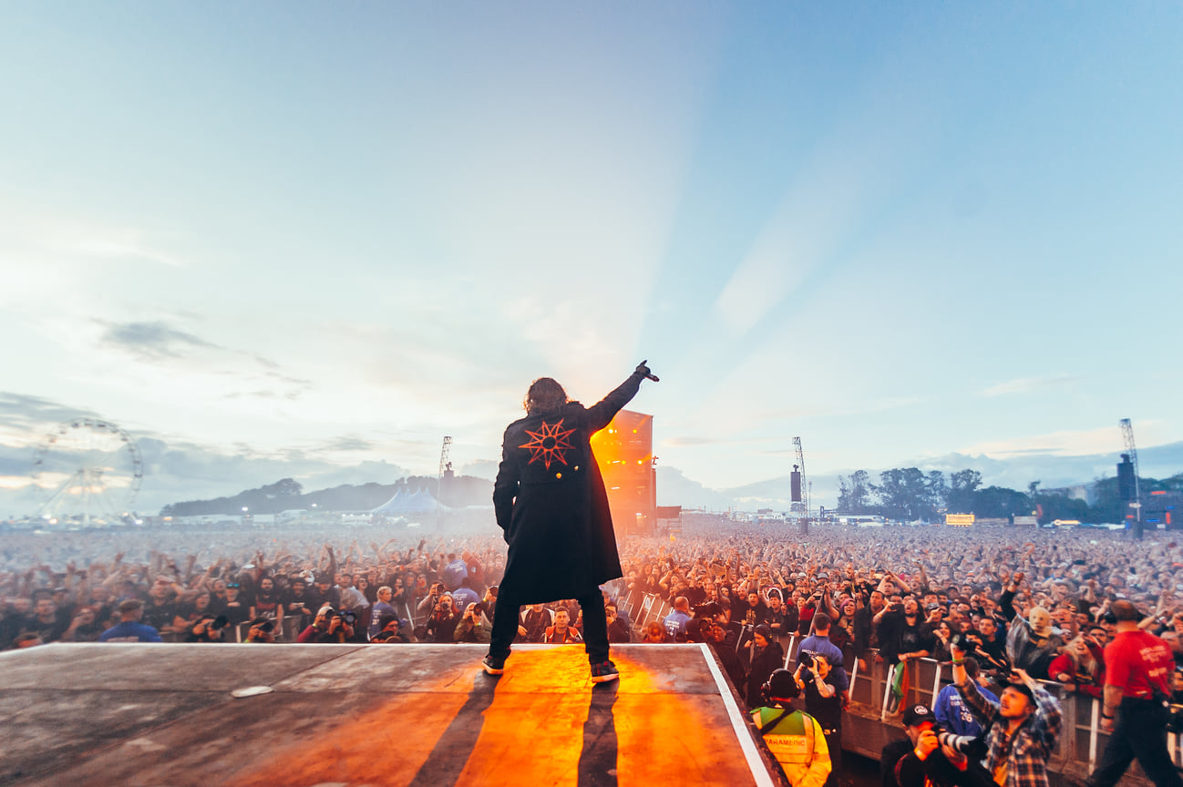 Кори Тейлор из Slipknot на сцене во второй день фестиваля Download в Англии (2019)