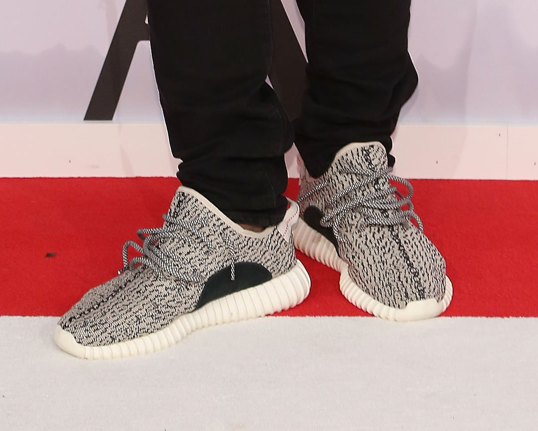 Канье Уэст в кроссовках Yeezy Adidas собственного дизайна, 2015