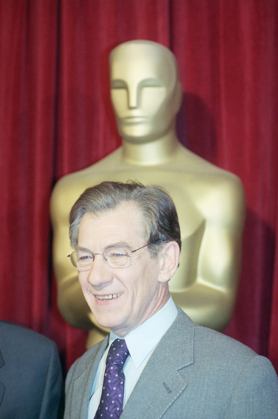 Иэн Маккеллен дважды номинировался на премию Оскар – в 1998 году за фильм «Боги и монстры» и в 2002 за роль в фильме «Властелин колец»