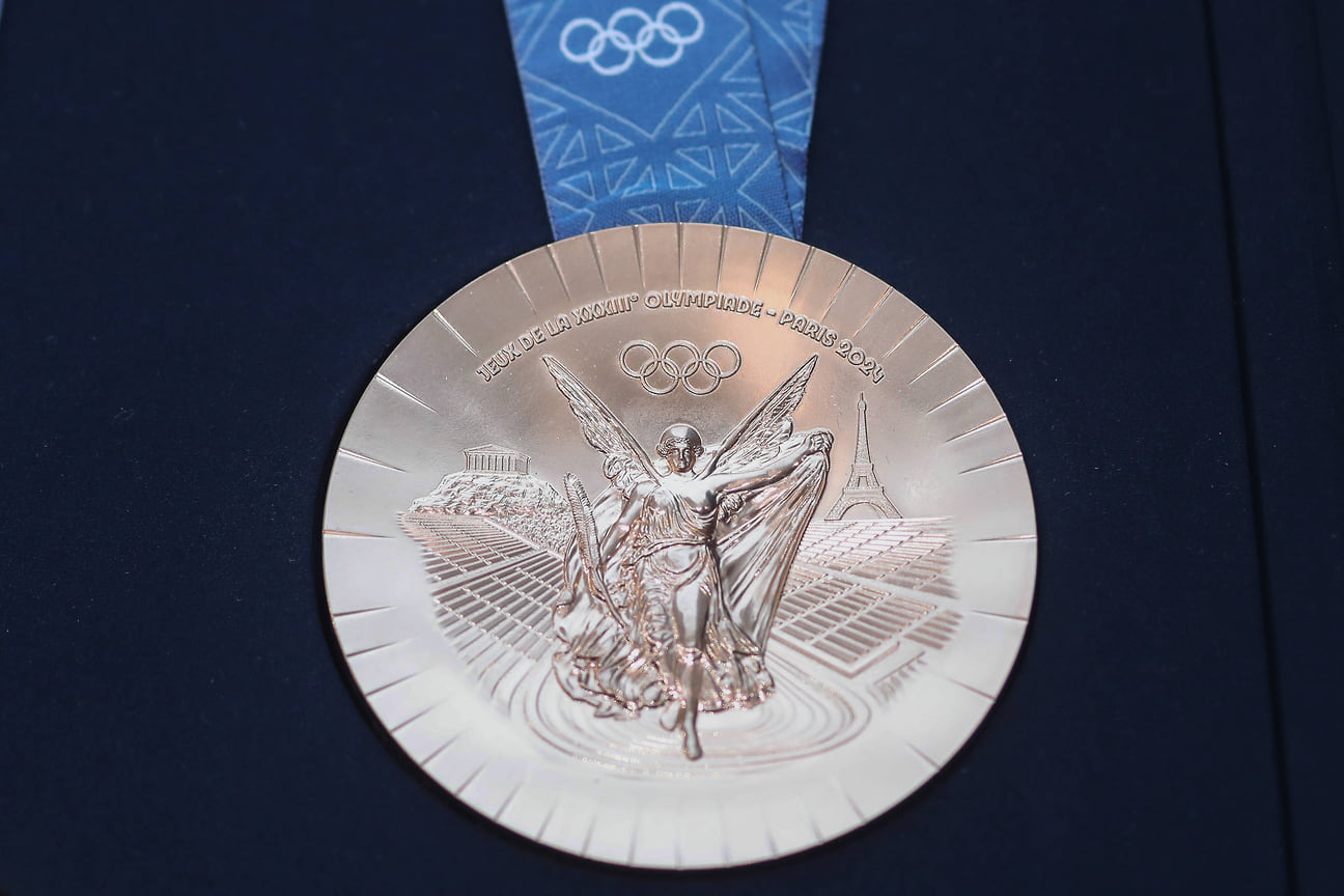 Обратная сторона серебряной олимпийской медали
