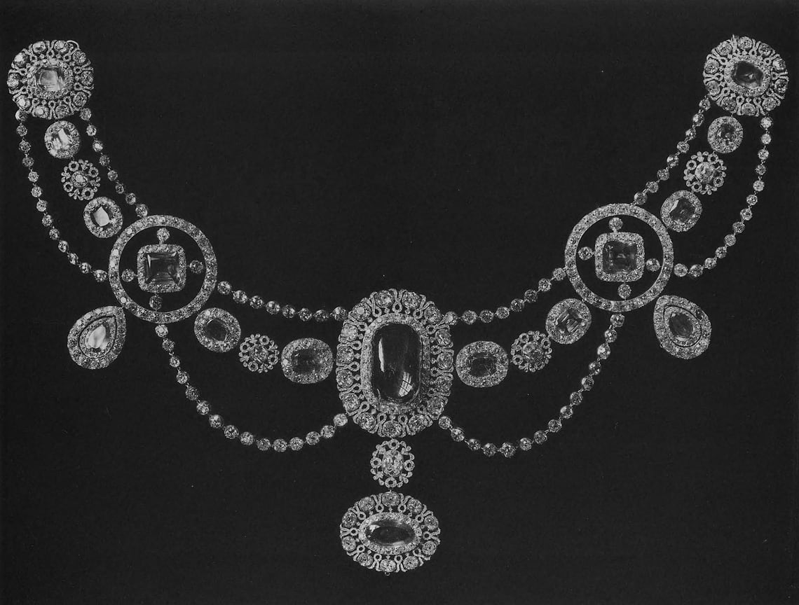 Ожерелье с бриллиантами и цейлонскими сапфирами