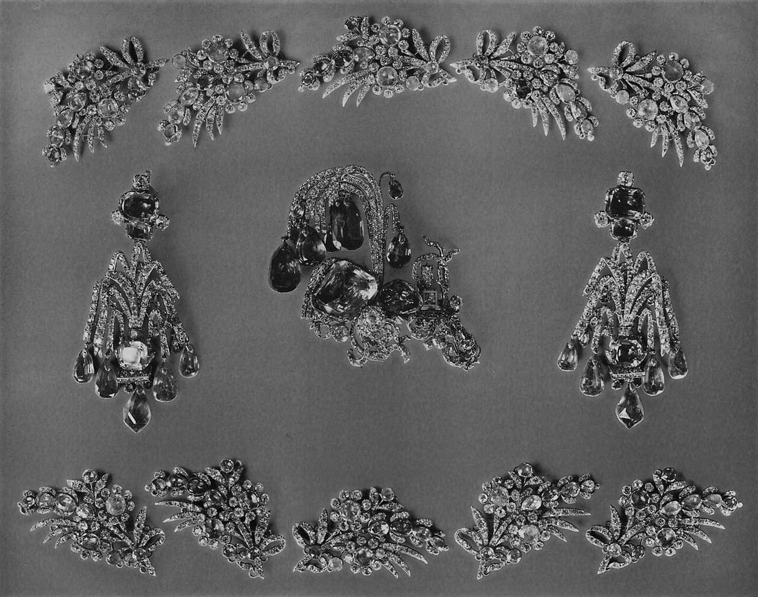 Цветочный эгрет с цейлонскими сапфирами, принадлежавший Елизавете Петровне