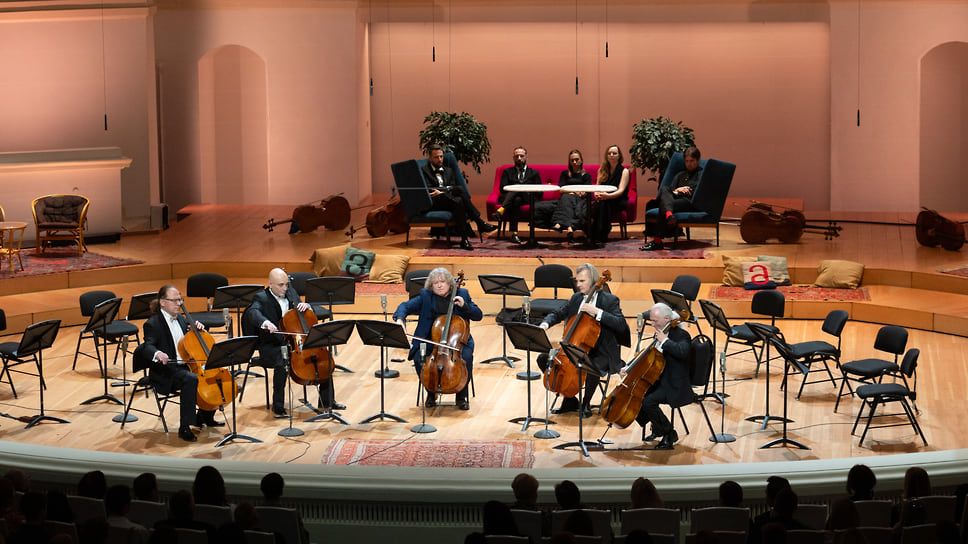 Квартет Rastrelli Cello Quartet и Александр Князев (в центре)