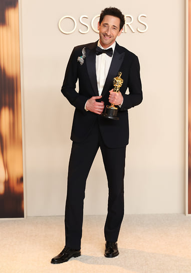 Эдриен Броуди в Giorgio Armani