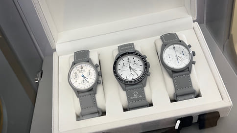 Часовая лунная гонка закончилась приколом // Новые MoonSwatch прославляют победу Omega над Rolex и Longines