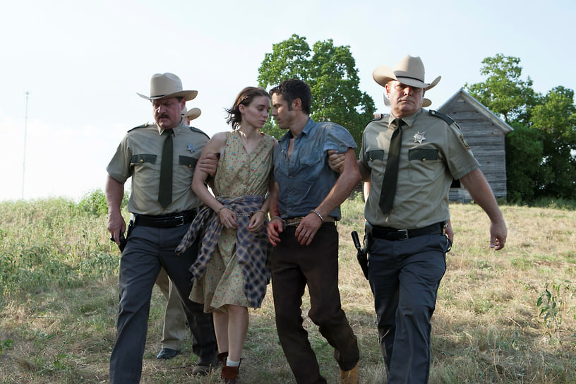 Кейси Аффлек и Руни Мара в фильме «В бегах», 2013 год