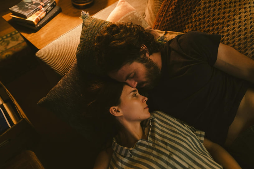 Кейси Аффлек и Руни Мара в фильме «Истории призраков»,  2017 год