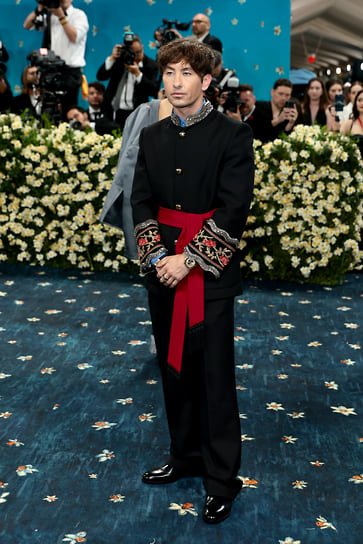 Барри Кеоган в Valentino