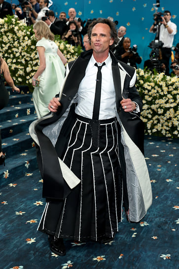 Уолтен Гоггинс в Thom Browne
