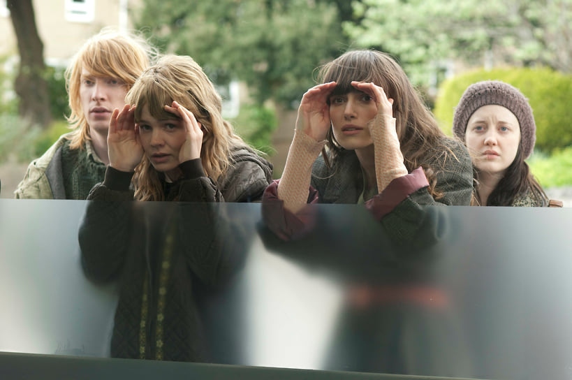 С Кирой Найтли в фильме «Не отпускай меня» (2010)

