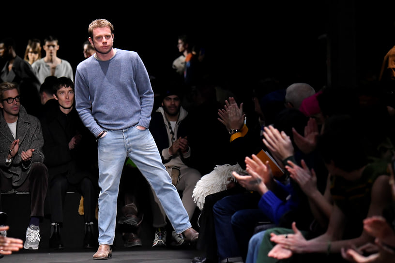 Джонатан Андерсон на показе JW Anderson осень/зима 2025