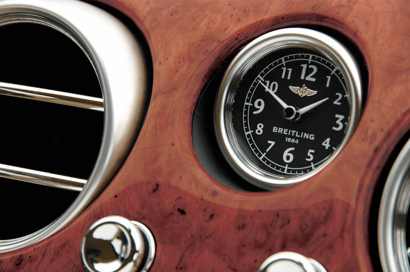 Часы Breitling на торпедо Bentley