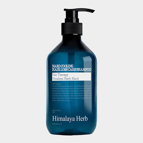 Nard, укрепляющий охлаждающий шампунь Cooling Hair Loss Care Shampoo: укрепляет волосы, охлаждает и освежает кожу головы, помогает снять раздражения и зуд кожи головы, помогает предотвратить выпадение волос. В составе: комплекс растительных экстрактов чайного дерева, розмарина, лаванды, ментол, ниацинамид
