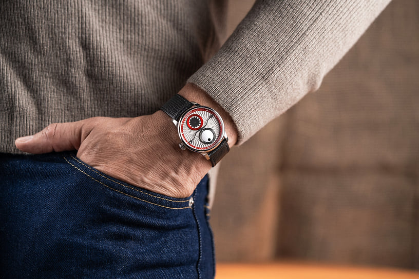 Часы Louis Erard X Konstantin Chaykin Time Eater  Regulateur 