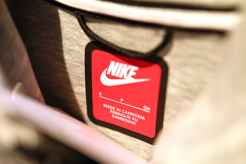 Надпись «Сделано в Камбодже» можно увидеть на футболке в магазине Nike на Пятой авеню
