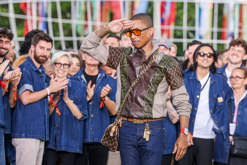 Фаррелл Уильямс на показе мужской одежды Louis Vuitton Весна/лето 2025 в Париже