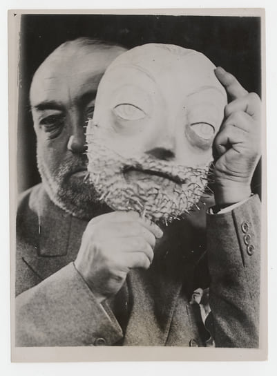 Портрет Поля Пуаре с маской «Борода из гвоздей», 1931 год