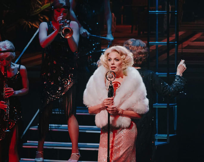 Спектакль «В джазе только девушки, или У каждого свои недостатки»