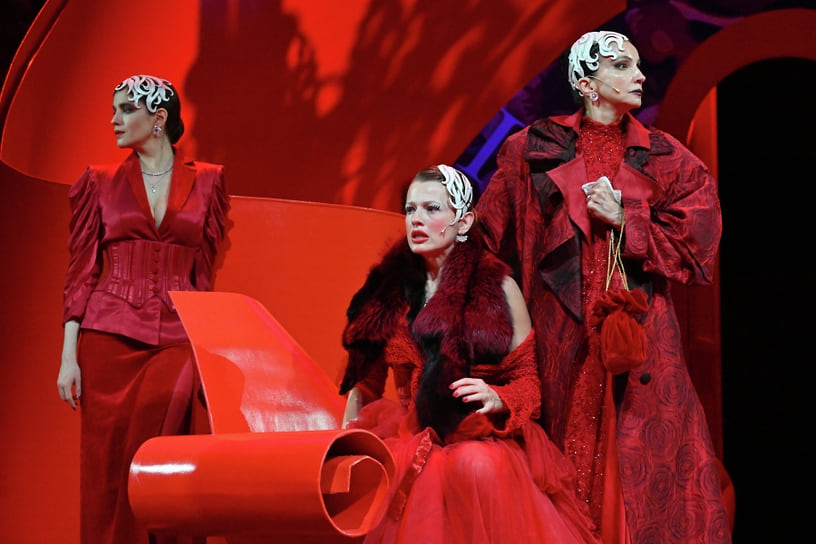 Актрисы Анна Чиповская, Софья Эрнст и Алла Сигалова в спектакле «8 разгневанных женщин»