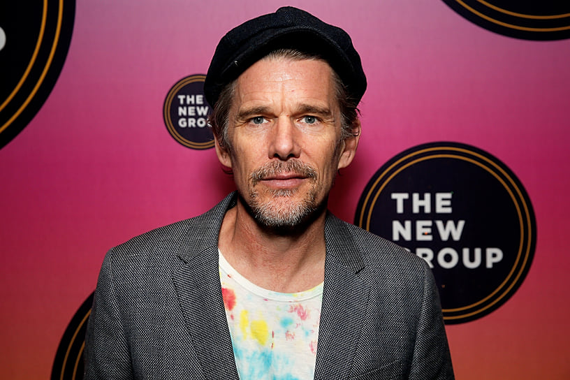 Итан Хоук на гала-вечере The New Group, март 2023
