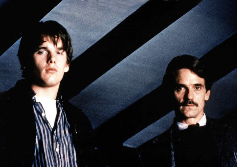 Итан Хоук и Джереми Айронс в фильме «У воды», 1992 год