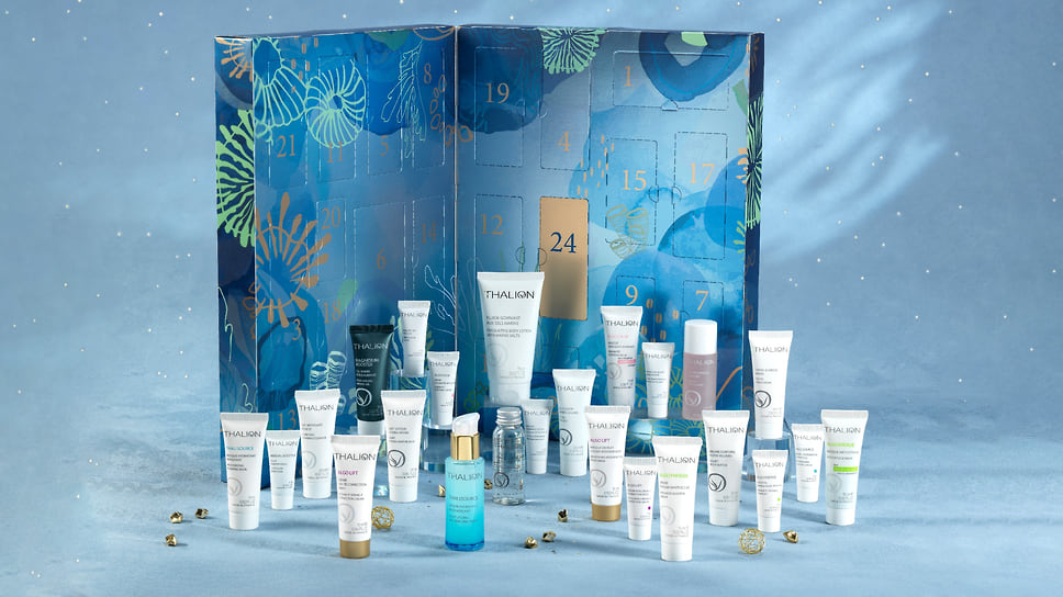 Thalion, лимитированный адвент-календарь «Поэзия океана»: 24 средства для лица и тела в полноразмерных флаконах и миниатюрах. Автор декора — ботаник и художник Эмелин Ле Ру. В дизайне использована экологичная упаковка из перерабатываемого картона