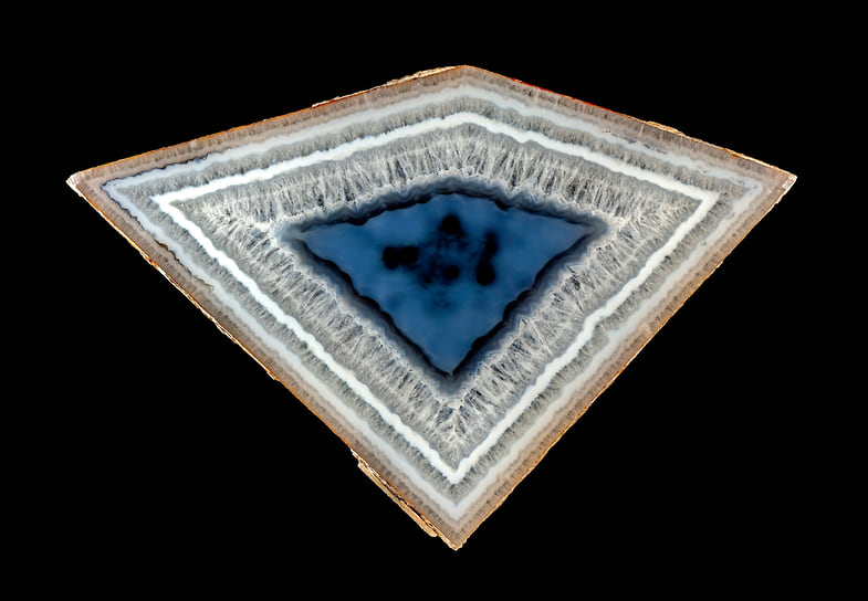 «Вульва», полигональный агат, Ситио Гаргуэло (Параиба, Бразилия)