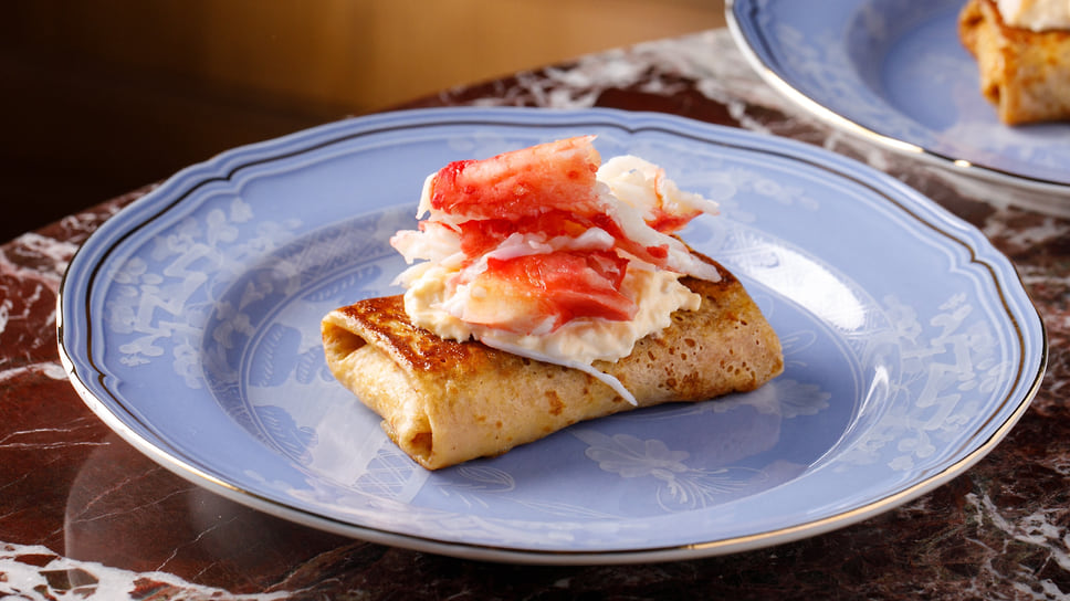 Блины фаршированные с крабом и яйцом