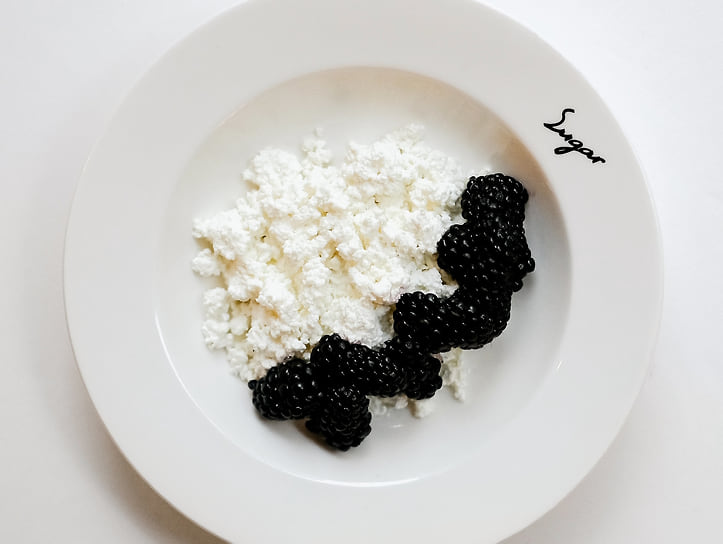 Творог с ежевикой