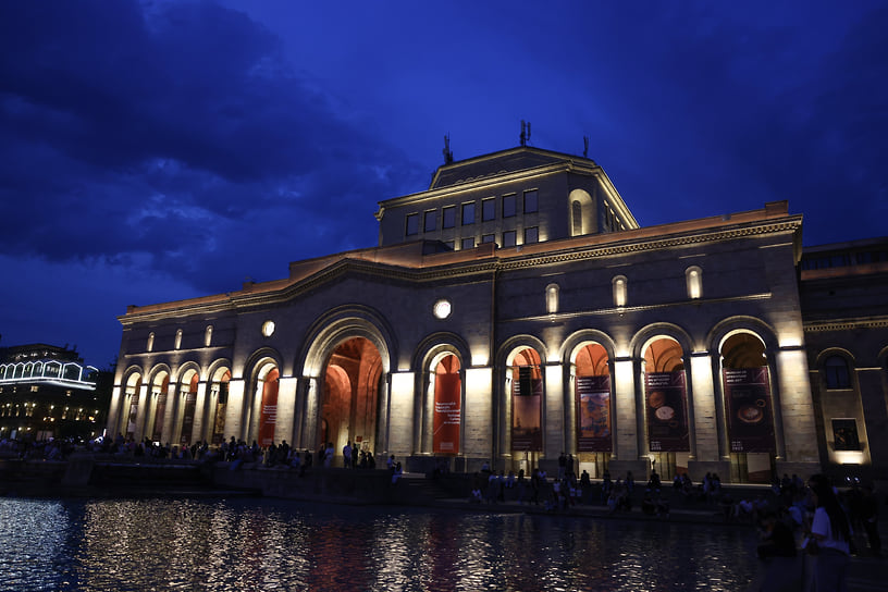 Площадь Республики в Ереване