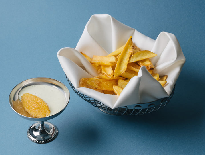 Икра щуки с картошкой фри и луковой сметаной