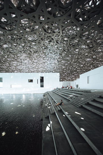 Выставочный зал Лувр Абу-Даби