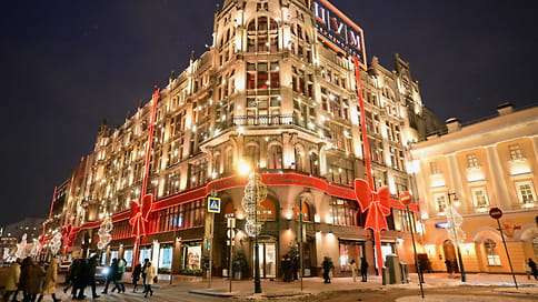 Елочка, зажгись! // Как дизайнеры украшают к Рождеству елки в разных городах мира