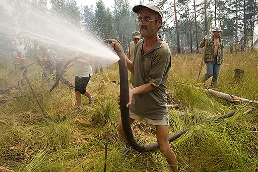 В этом году многим наверняка опять придется собственными силами спасать свои поселения от огня