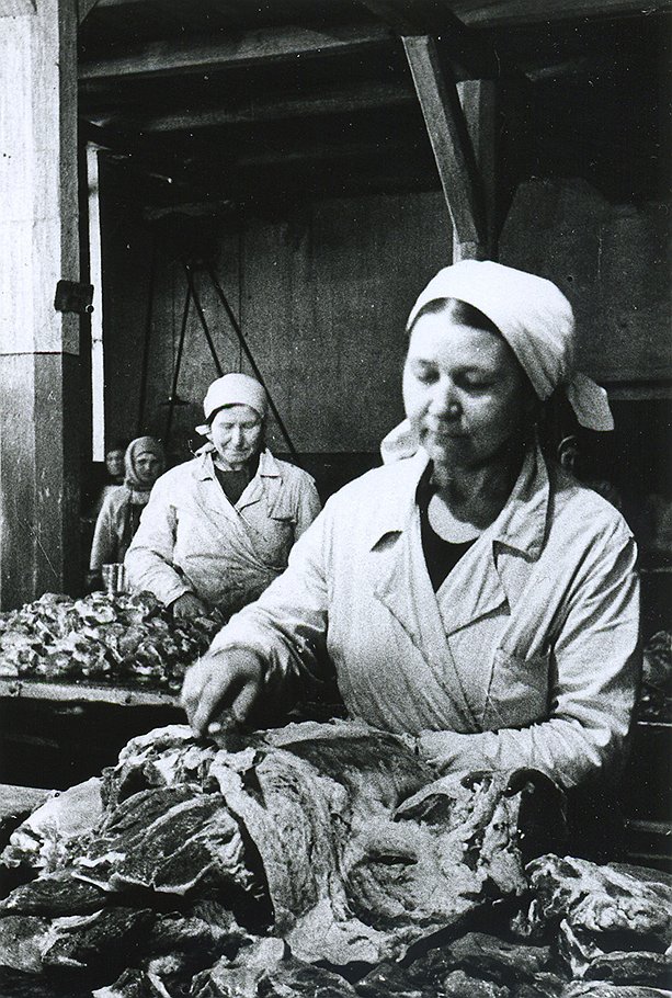 Нормативные документы позволяли превращать мясо, списанное в усушку, в колбасу, сбываемую налево 