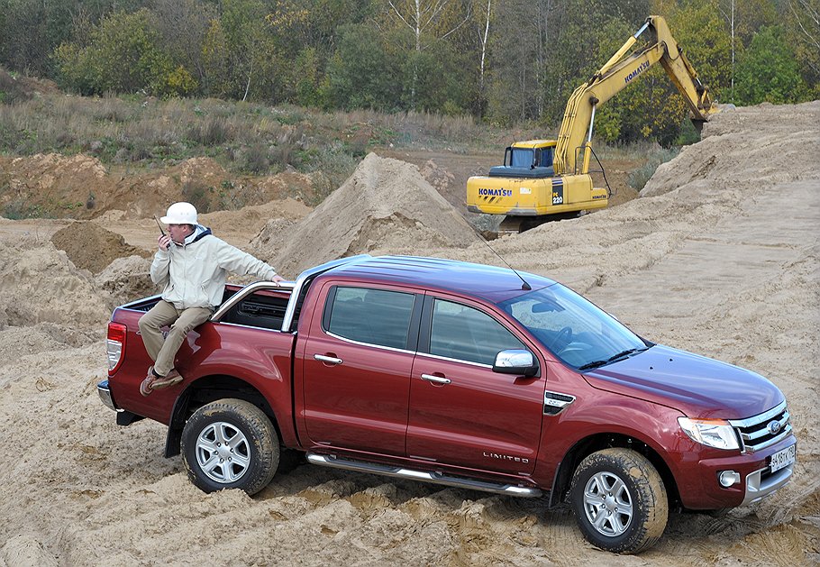 Приехав на стройку на Ford Ranger, можно смело изображать из себя начальника — все верят 
