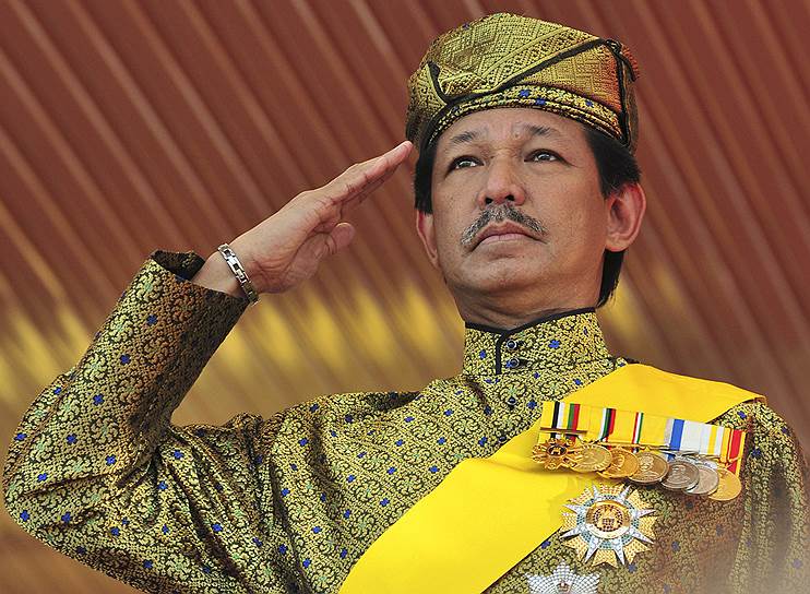 Брунейский принц Джефри скупал на нефтедоллары столько дорогих вещей, что производители предметов роскоши стали называть его &quot;человек-рынок&quot; 
