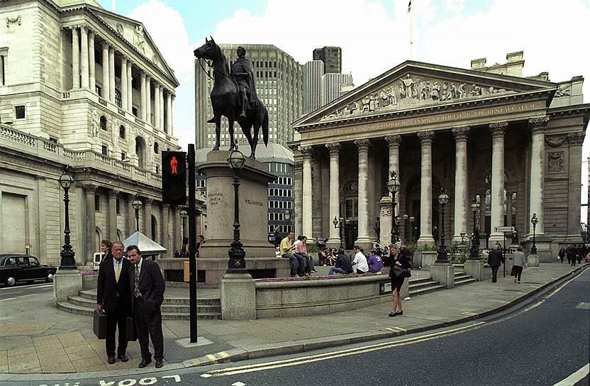 Поводом для судебного преследования американского художника в Великобритании стал тот факт, что Банк Англии не давал ему разрешения на использование образа денег 
