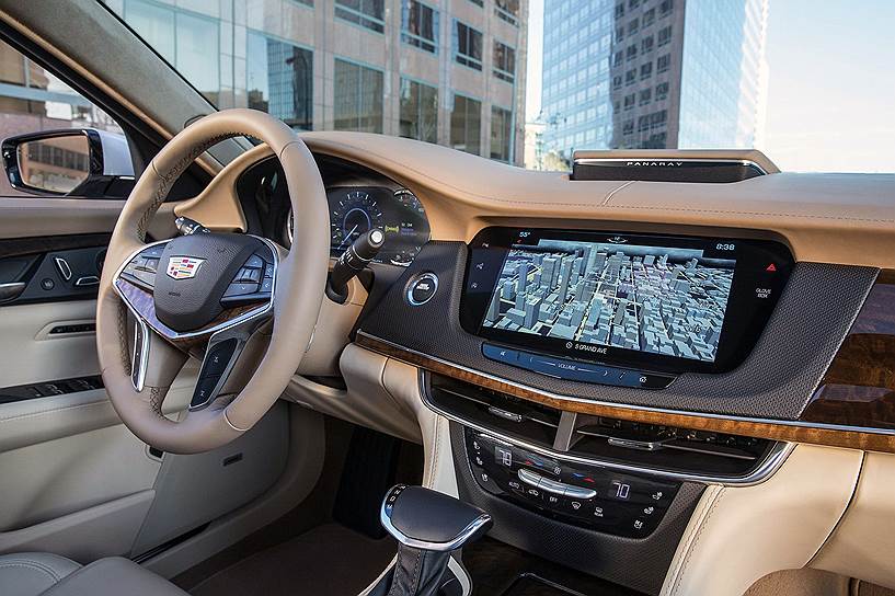 Рабочая сенсорная поверхность экрана и примыкающих к нему виртуальных кнопок избавлена от главного недостатка системы CUE прежних Cadillac — отпечатки пальцев на ней почти не видны 
